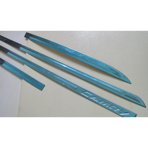 Молдинги на двери Toyota Camry V55 2016